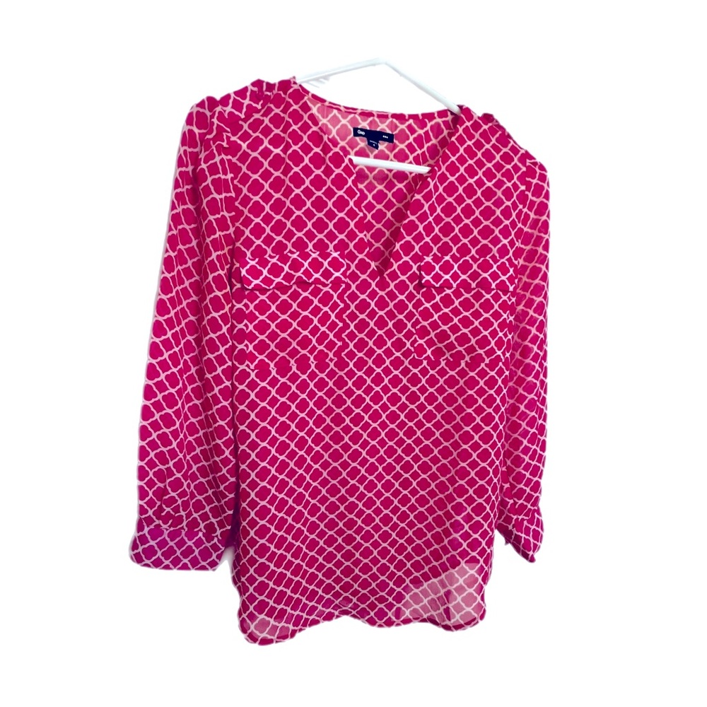 Gap Pink Blouse, like new! Lightweight, has a great pocket detail on the front!